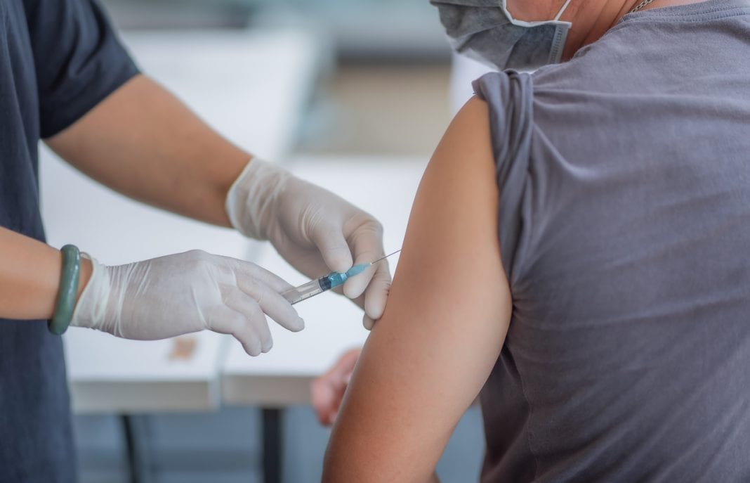 Κορονοϊός: Γιατί δεν χρειάζεται να ανησυχείς αν καθυστερήσεις να κάνεις τη δεύτερη δόση του εμβολίου