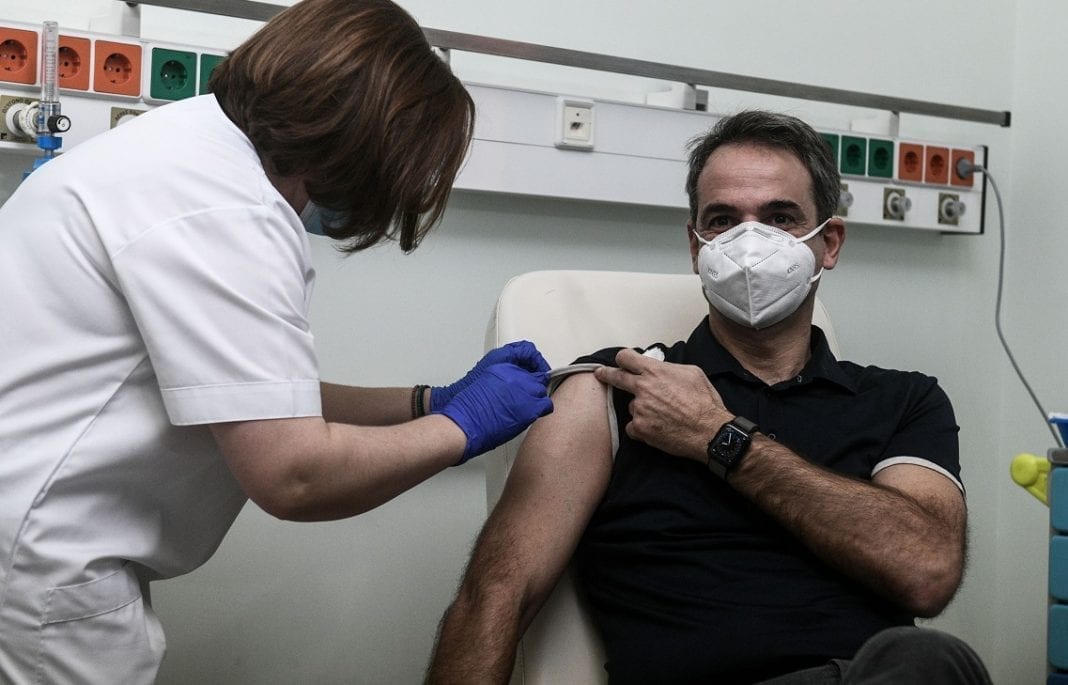 Κορονοϊός: Ο Κυριάκος Μητσοτάκης έκανε τη δεύτερη δόση του εμβολίου! (Video)