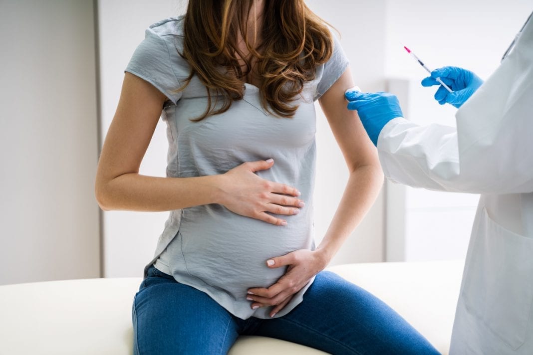 Πόσο αποτελεσματικά και ασφαλή είναι τα εμβόλια σε έγκυες;