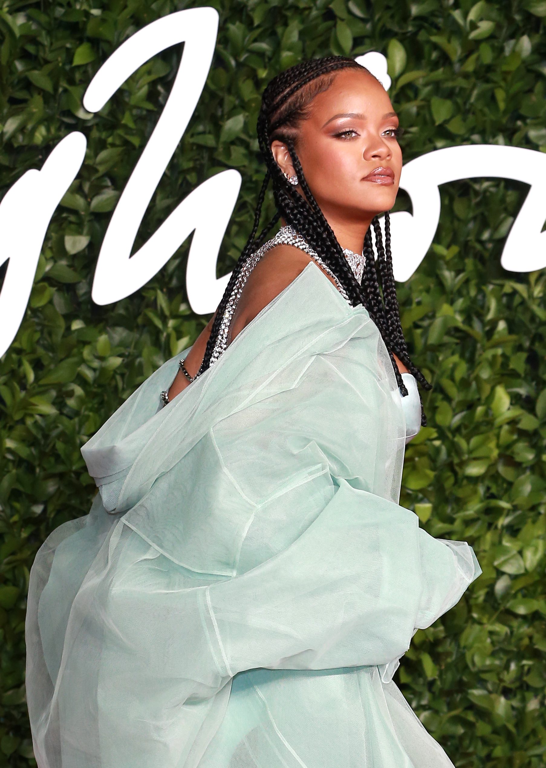 κλείνει ο οίκος μόδας της Rihanna