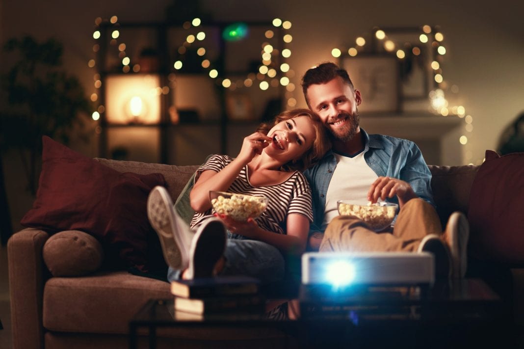 Netflix: Δέκα ρομαντικές κομεντί για να δεις με το ταίρι σου!