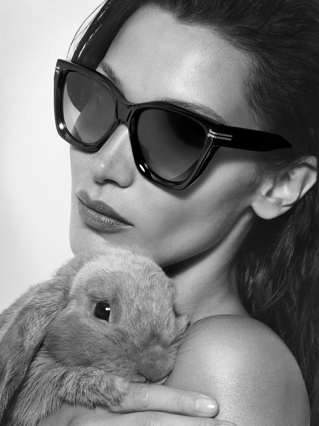 Η Bella Hadid είναι η πρωταγωνίστρια στη νέα συλλογή γυαλιών του Marc Jacobs