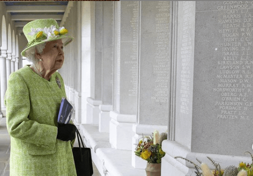 Βασίλισσα Ελισάβετ: Αυτός είναι ο λόγος που φοράει πάντα mint green στις επίσημες εκδηλώσεις