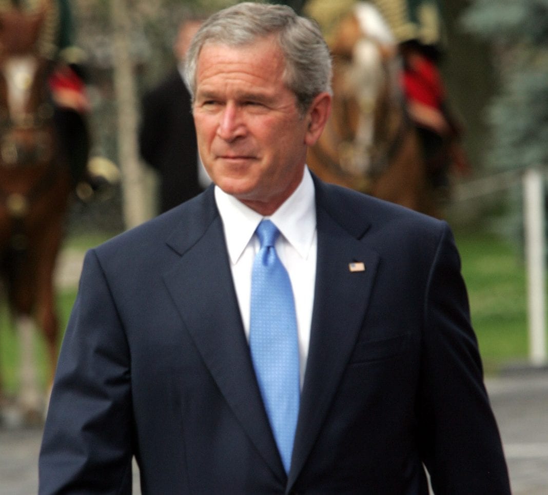 Τζορτζ Μπους: Μπορείτε να μαντέψετε ποιον ψήφισε στις εκλογές του 2020;