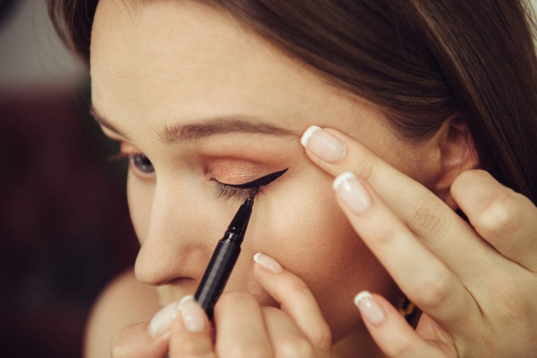Tips για ακαταμάχητο βλέμμα: Πώς να βάλετε eyeliner ανάλογα με το σχήμα των ματιών σας
