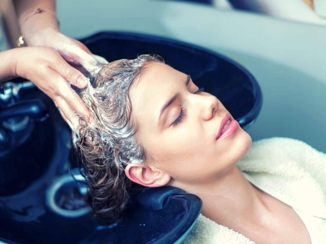 Θεραπείες μαλλιών: Κερατίνη ή botox; Διάβασε τι είναι και ποια ταιριάζει στον τύπο μαλλιών σου