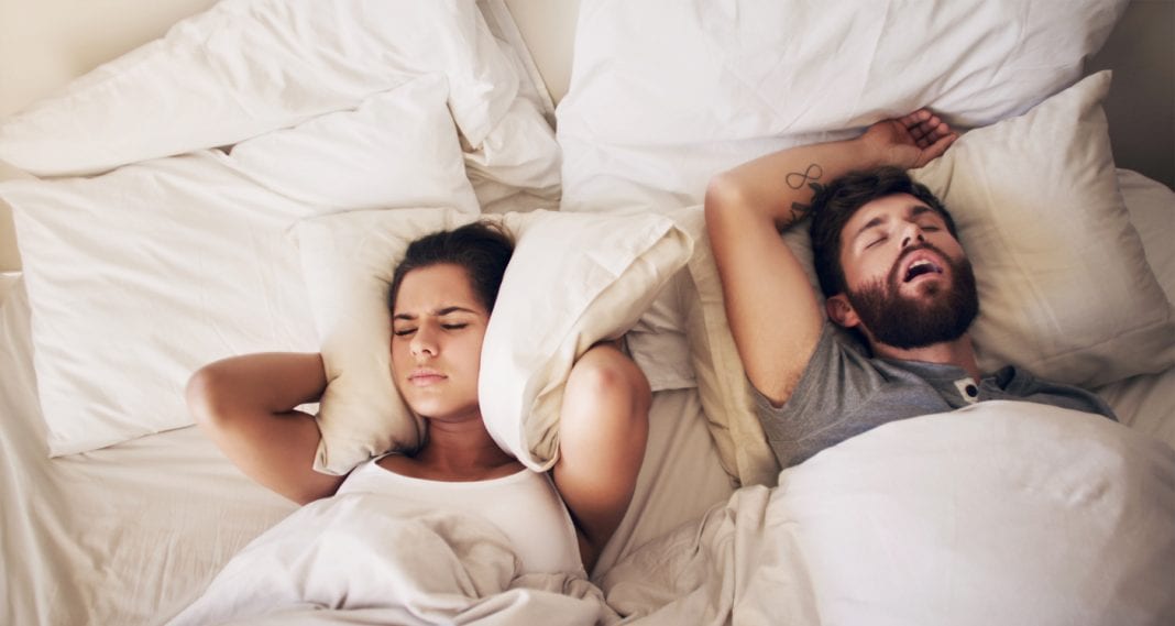 Υπνική άπνοια: H επικίνδυνη διαταραχή ύπνου που αφορά 1 στους 2 άνδρες