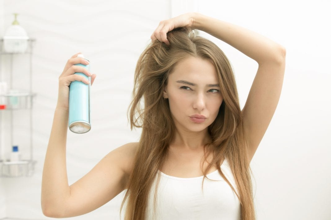 Λαμπερά και λεία μαλλιά; Οι πέντε τεσταρισμένοι τρόποι για εντυπωσιακά αποτελέσματα