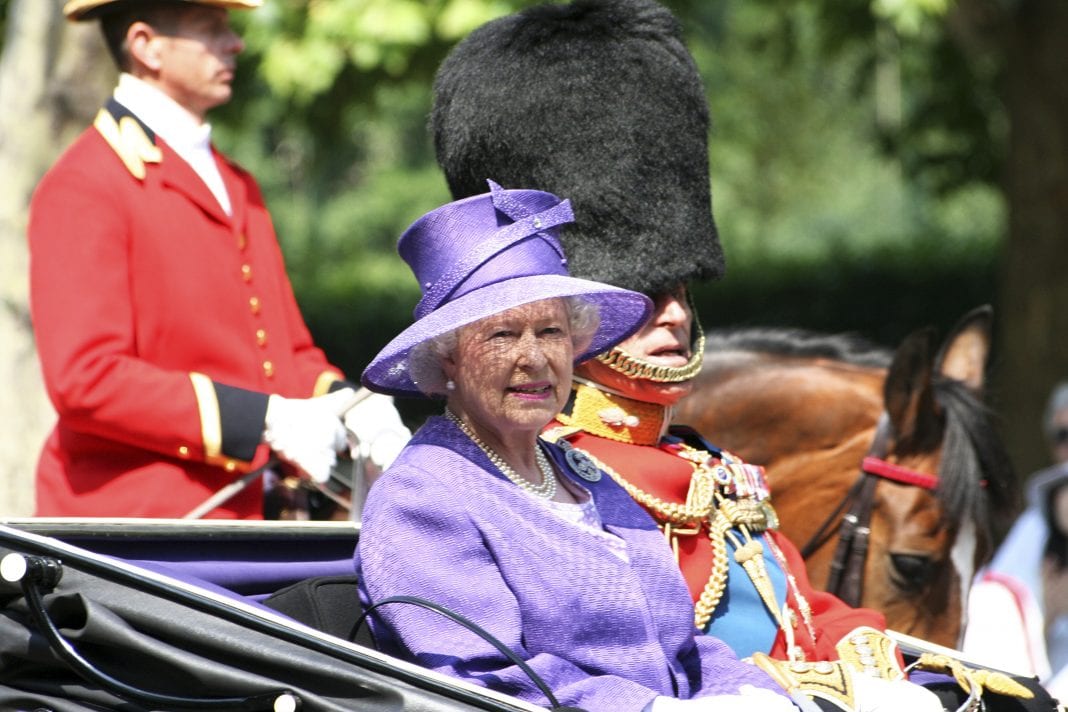 Βασίλισσα Ελισάβετ: Διέταξε να μη φορέσει κανένας την επίσημη στολή στην κηδεία του Φίλιππου- Γιατί;