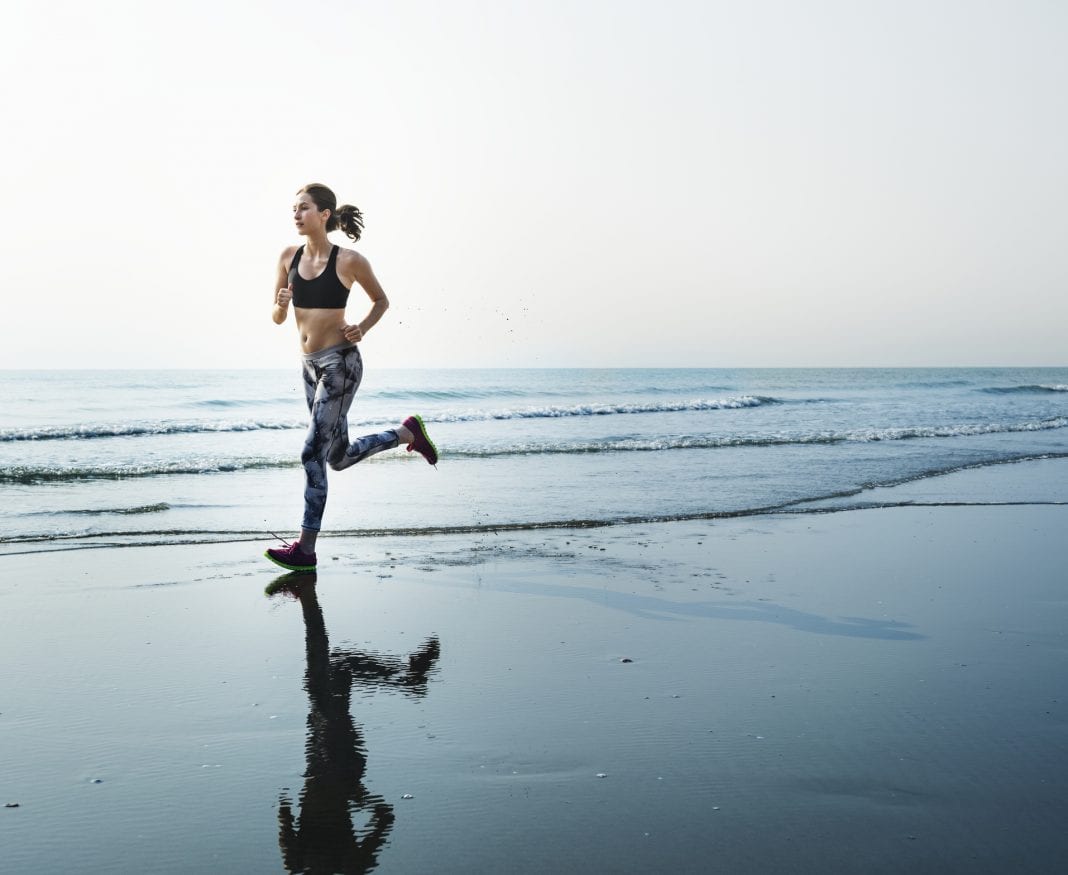 Τρέξιμο στην παραλία: Τα τρομερά οφέλη και τα tips για καλύτερα αποτελέσματα