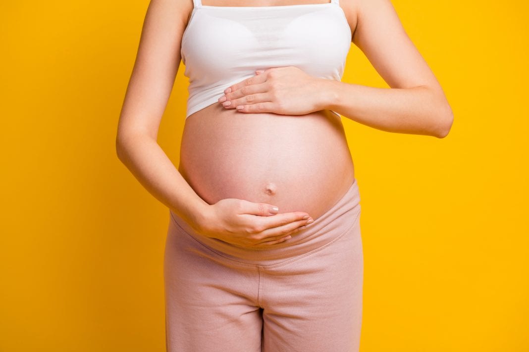 Ελληνική Μαιευτική και Γυναικολογική Εταιρεία: Πρέπει να εμβολιαζόμαστε κατά του κορονοϊού στην εγκυμοσύνη;