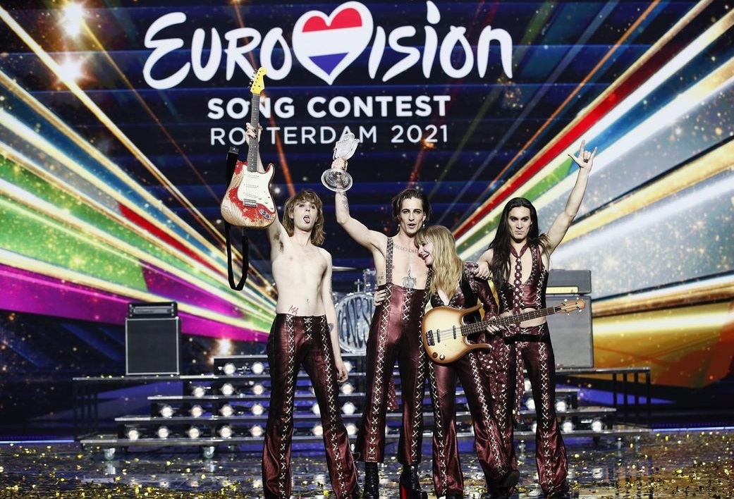 Eurovision 2021: To φωτογραφικό ντοκουμέντο που επιβεβαιώνει τους ισχυρισμούς του Damiano David ότι έγειρε στο τραπέζι για να...