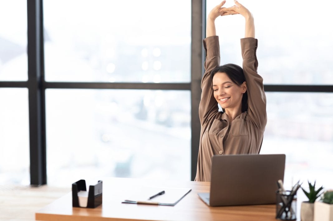 Γυμναστική στο γραφείο: Οι ιδανικές ασκήσεις που μπορείτε να κάνετε ανά πάσα στιγμή!