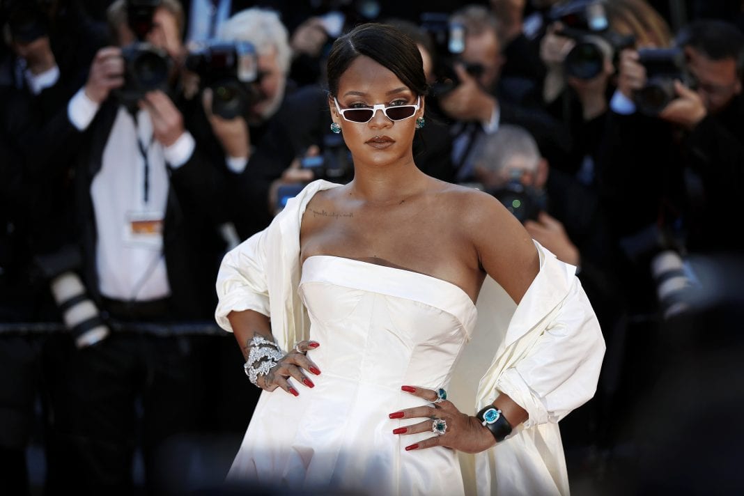 Rihanna: Βάζει φωτιά στο instagram με τις σούπερ σέξυ της πόζες