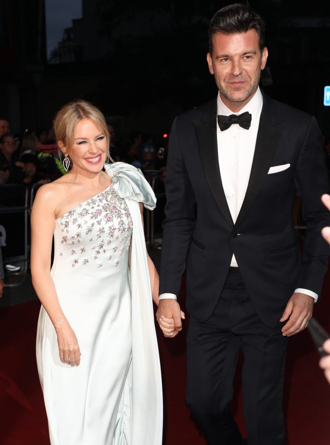 Kylie Minogue: Διοργανώνει τον μυστικό γάμο της με τον Paul Solomons;