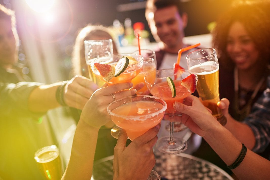 Έρευνα: Το αλκοόλ έχει αρνητική επίπτωση στον εγκέφαλο