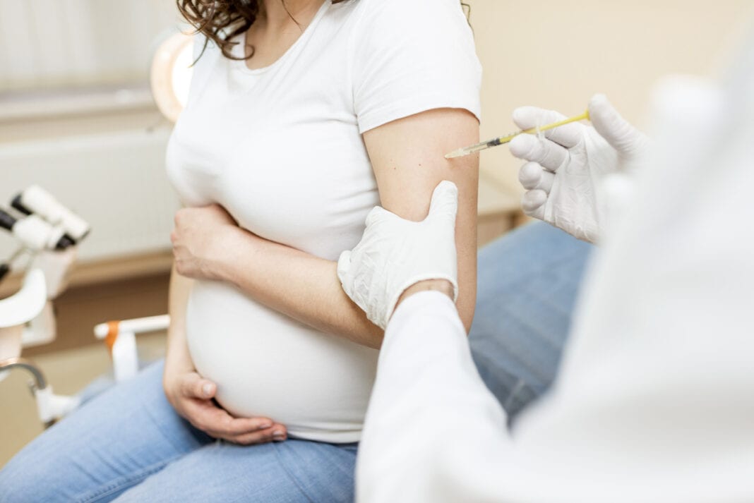 Οδηγίες εμβολιασμού για εγκύους και θηλάζουσες μητέρες