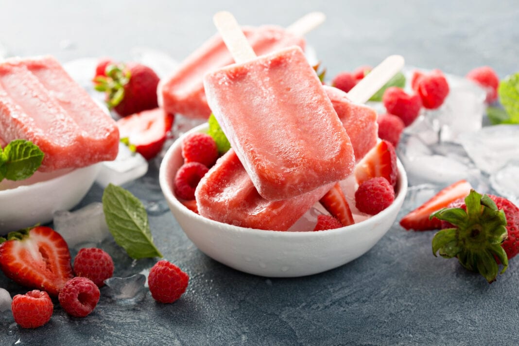 Εύκολη σπιτική συνταγή για δροσιστική γρανίτα φράουλα!