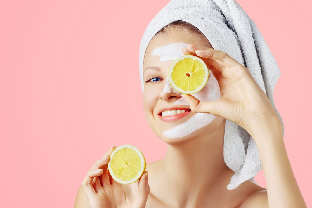 Φτιάξε τη δική σου σπιτική μάσκα προσώπου με λεμόνι σε λίγα μόλις λεπτά!