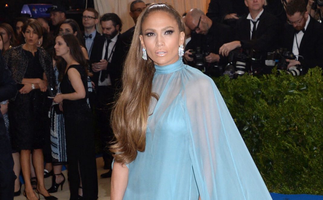 Jennifer Lopez: Όλες οι πλαστικές από το πρόσωπο μέχρι το σώμα - Που έχει “μπει” νυστέρι;