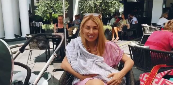 Μαρία Ηλιάκη: Θηλάζει δημόσια στη Ζυρίχη και μοιράζεται την εμπειρία της (Βίντεο)