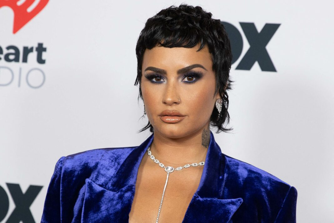 Demi Lovato: Γίνεται trans; Οι προκλητικές φωτογραφίες και οι δηλώσεις της