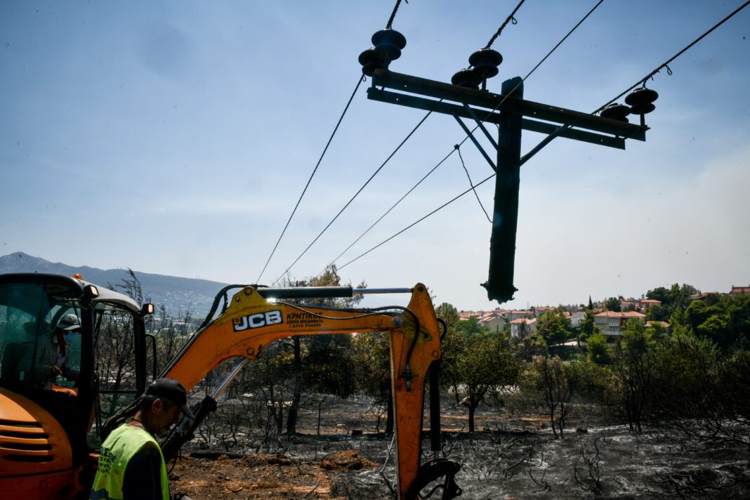 Διακοπές ρεύματος λόγω των πυρκαγιών: Νέα ενημέρωση από τον ΔΕΔΔΗΕ