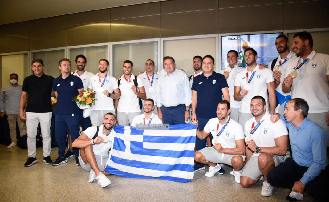 Επέστρεψε στην Ελλάδα η Εθνική πόλο μετά το ασημένιο μετάλλιο στους Ολυμπιακούς Αγώνες