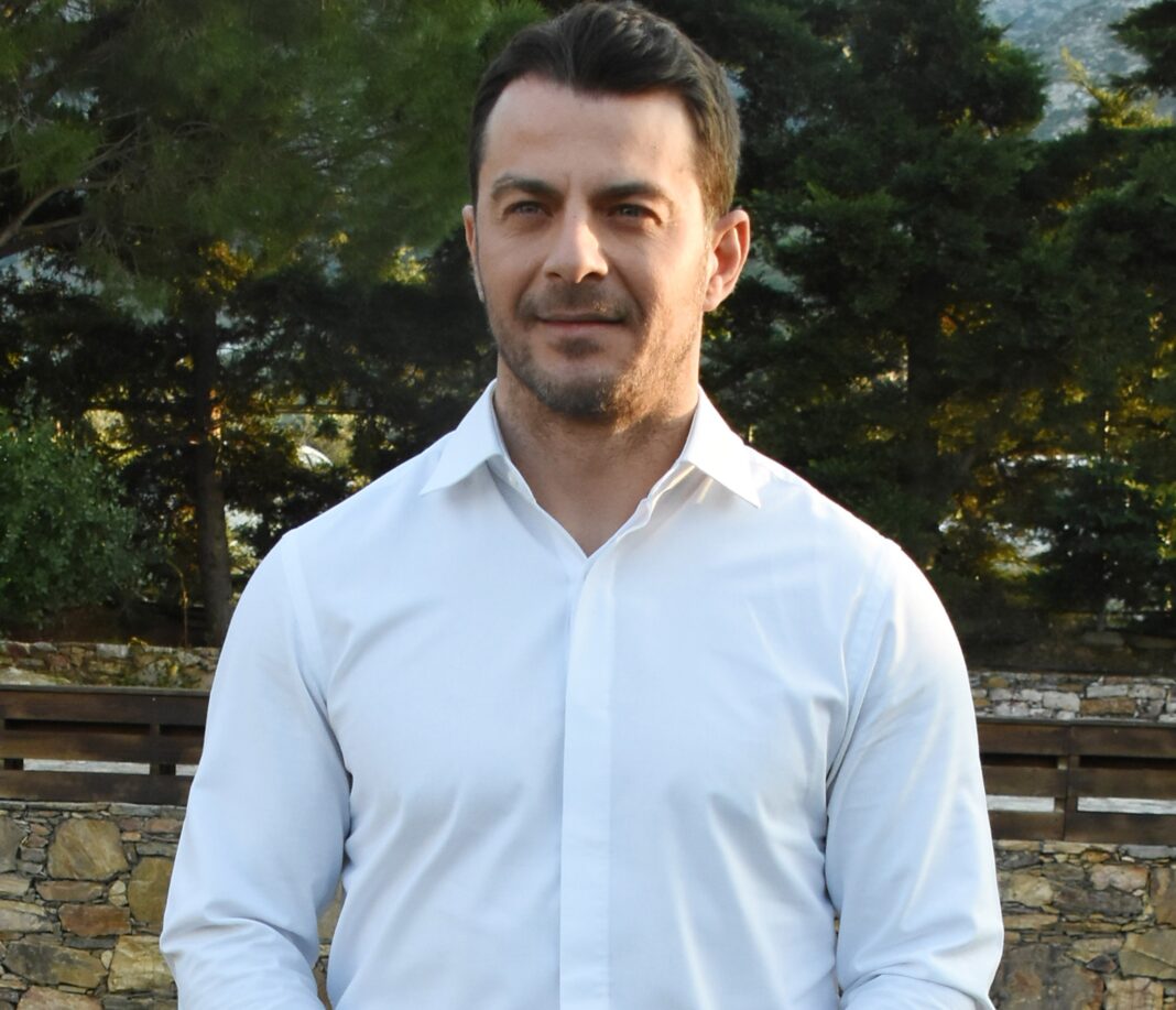 Γιώργος Αγγελόπουλος: Απαντά σε δημοσίευμα που αναφέρει ότι βοήθησε στην Εύβοια για να προμοτάρει τη δουλειά του