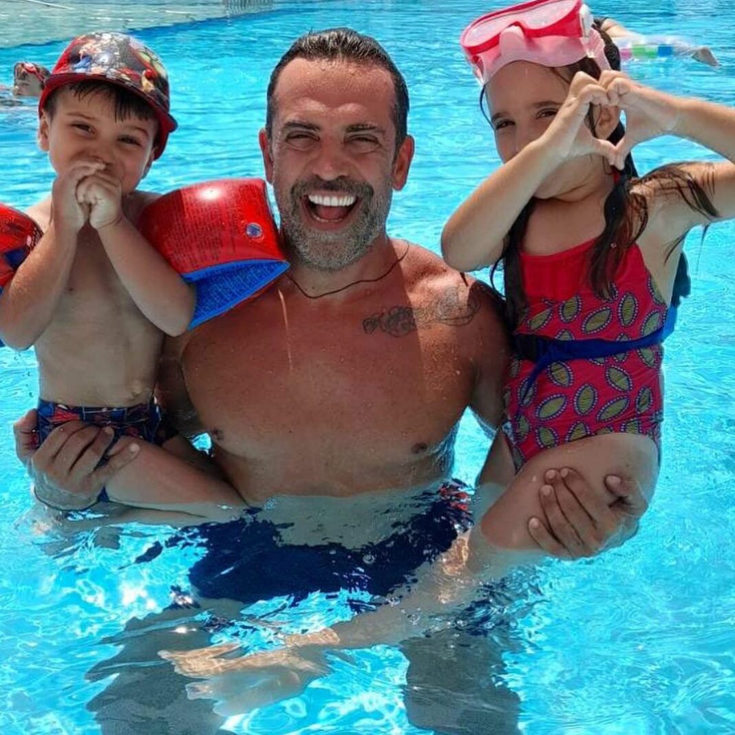 Στέφανος Κωνσταντινίδης: Το δημόσιο μήνυμα στο Instagram, από τις οικογενειακές διακοπές του στα Ιόνια νησιά