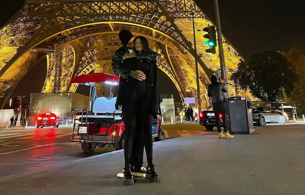 Kourtney Kardashian και Travis Barker: Ζουν τον απόλυτο έρωτα στο Παρίσι – «Το για πάντα δεν είναι αρκετά πολύ»