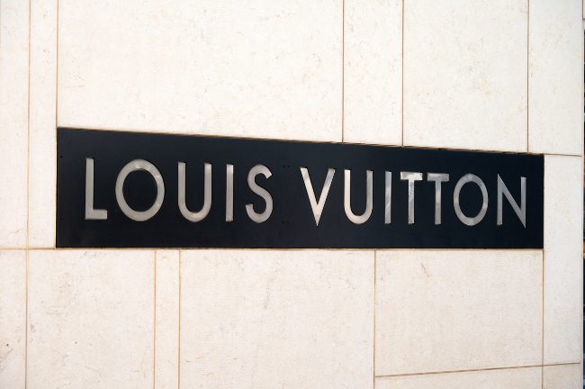 Γιατί βρέθηκε ο οίκος Louis Vuitton στο νησί της Μήλου;