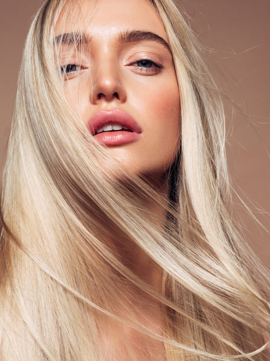 Τέλεια μαλλιά το φθινόπωρο – Πώς θα νικήσεις το φριζάρισμα και την τριχόπτωση