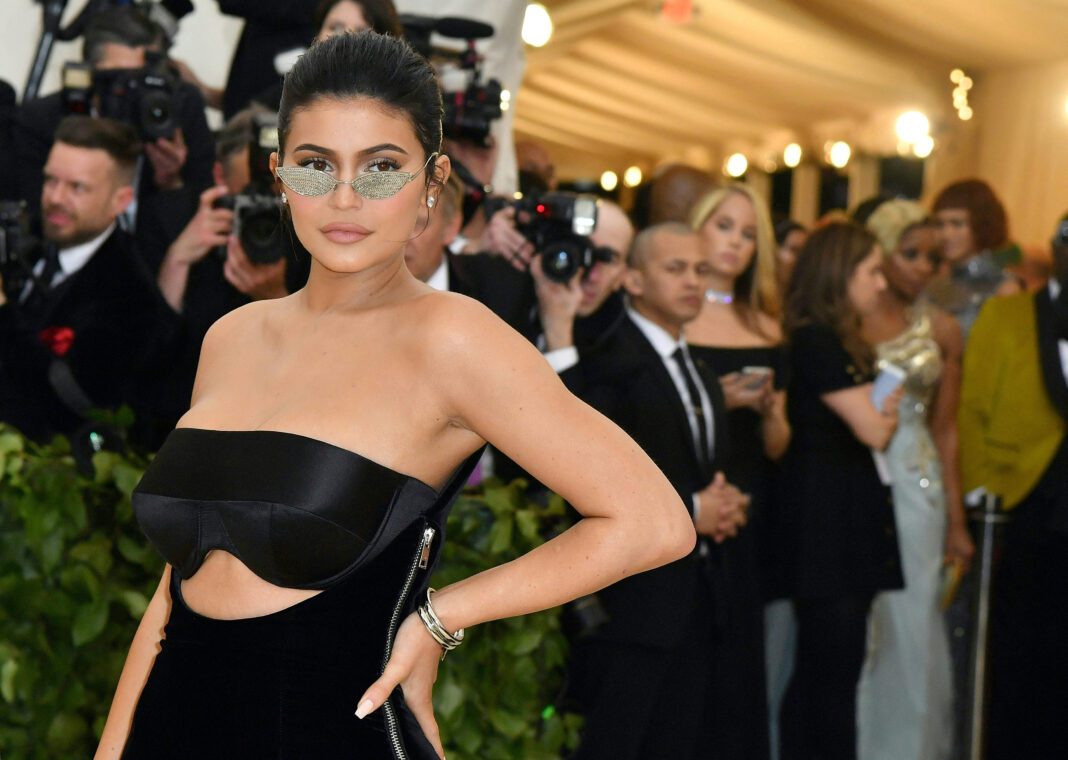 Kylie Jenner: Η νέα φωτογραφία με φουσκωμένη κοιλίτσα και το δημόσιο μήνυμα στο Instagram
