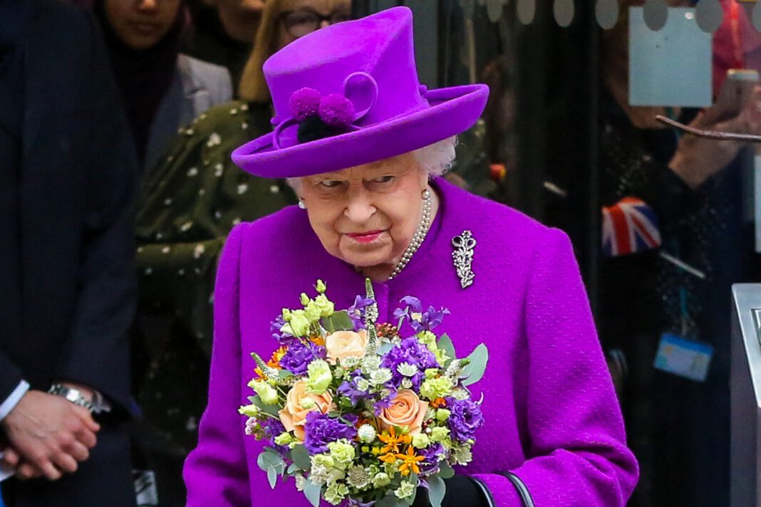 Βασίλισσα Ελισάβετ: Αναγκάστηκε να χάσει τον εκκλησιασμό – Οι φόβοι για την υγεία της