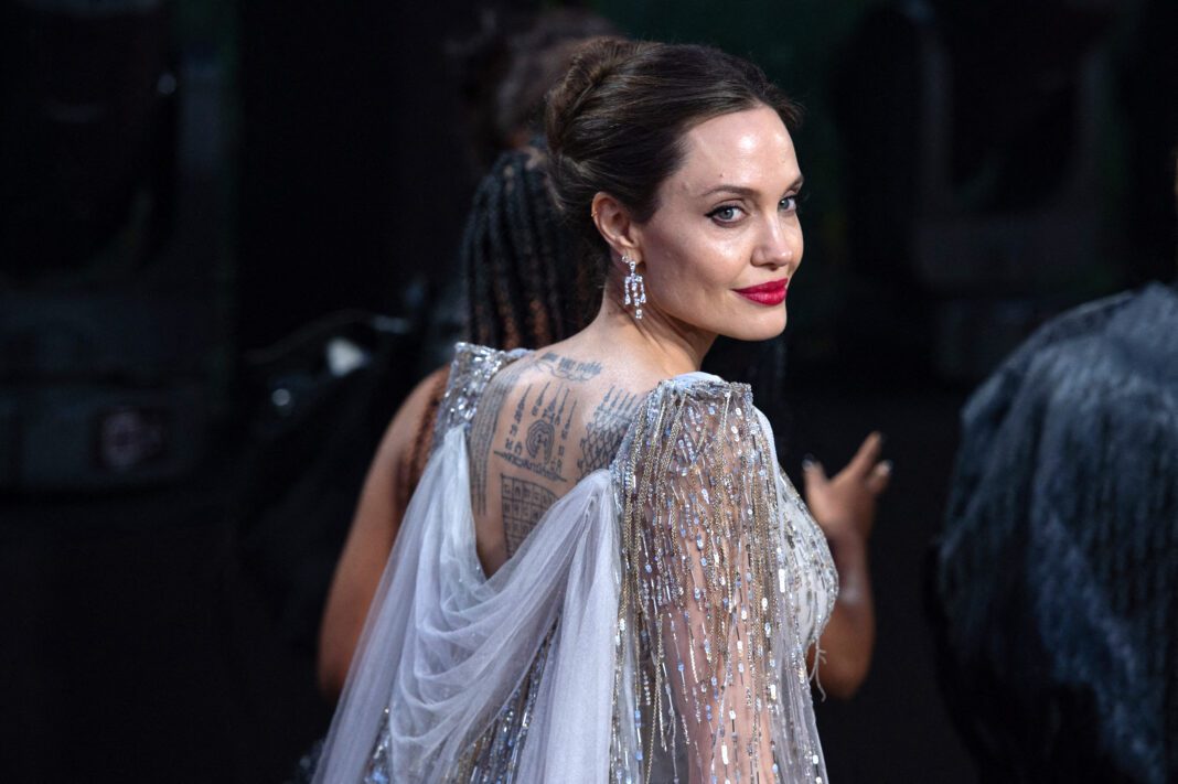 Angelina Jolie: Μάθαμε όλες τις κρυφές πλαστικές και τα μυστικά για το υπέροχο δέρμα της από τους ειδικούς