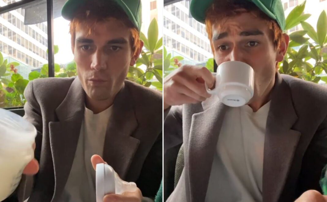 K.J. Apa: Πίνει τον καφέ του με… μητρικό γάλα! Το βίντεο στο Instagram