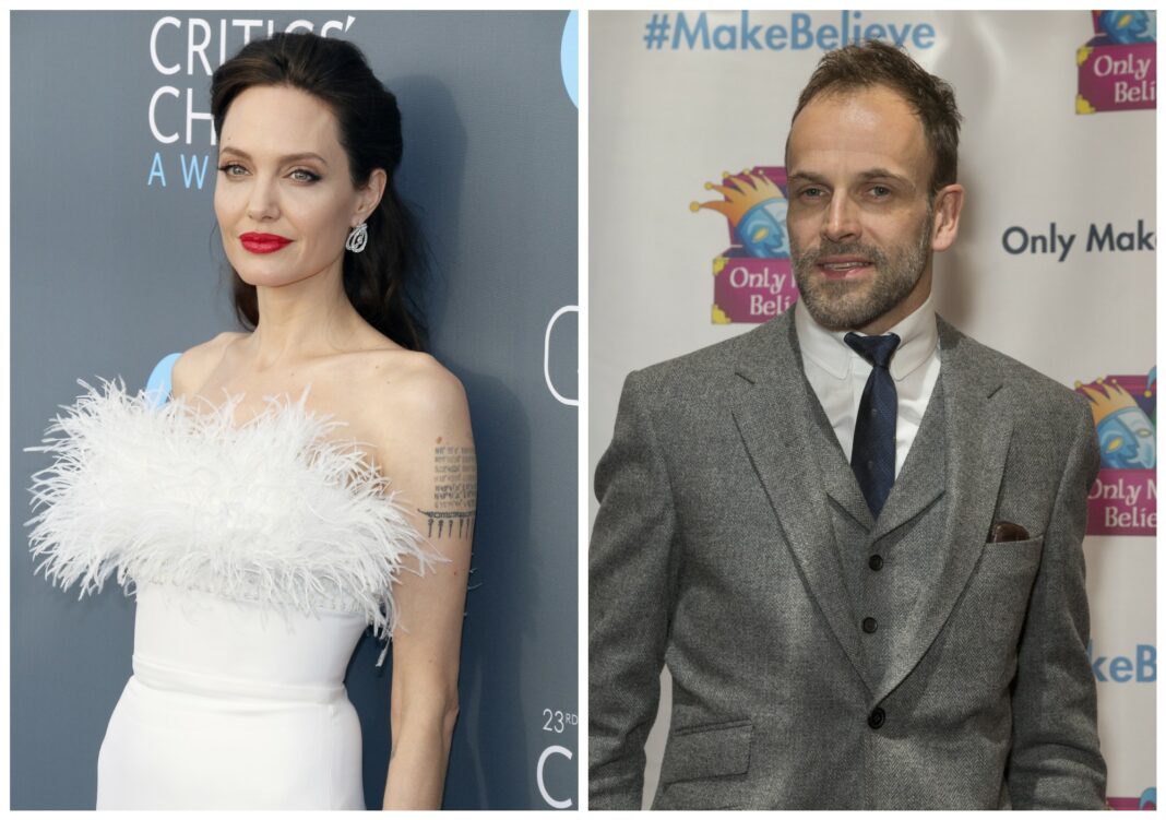 Angelina Jolie - Johnny Lee Miller: Αχώριστοι 10 χρόνια μετά το διαζύγιο τους - Τι συμβαίνει μεταξύ τους;