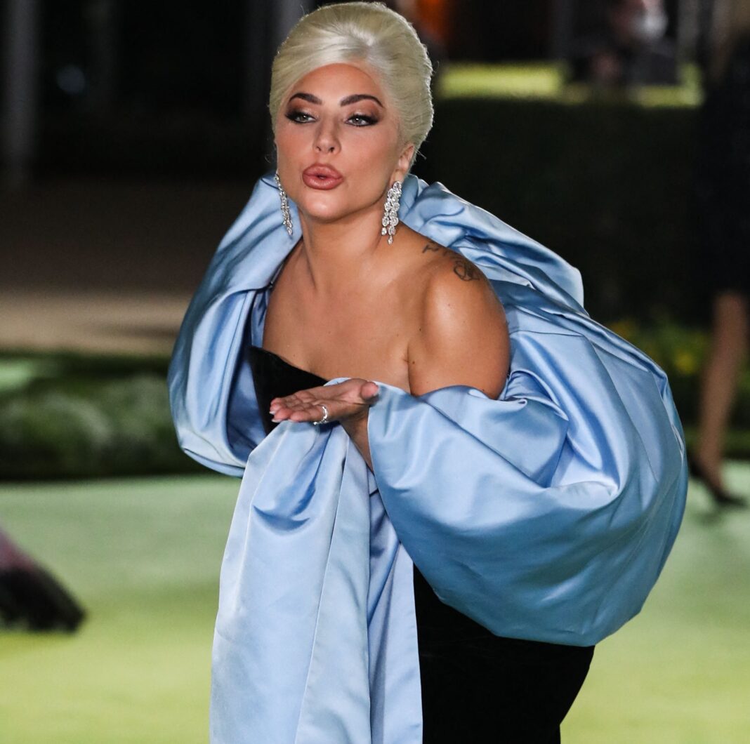Δες τι φόρεσε η Lady Gaga στις πρώτες εμφανίσεις της για την προώθηση του House of Gucci!