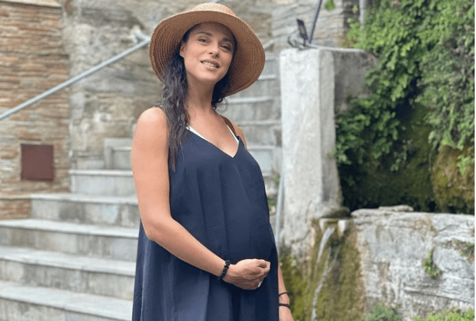 Ευαγγελία Συριοπούλου: Ποζάρει με φουσκωμένη κοιλίτσα λίγες ημέρες πριν φέρει στον κόσμο το πρώτο της παιδί!