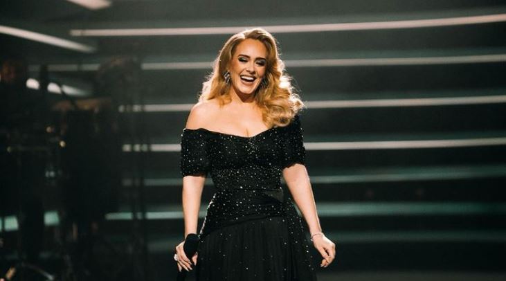Adele: Ο ξέφρενος pole dancing χορός της μεθυσμένης διάσημης τραγουδίστριας σε γνωστό κλαμπ!