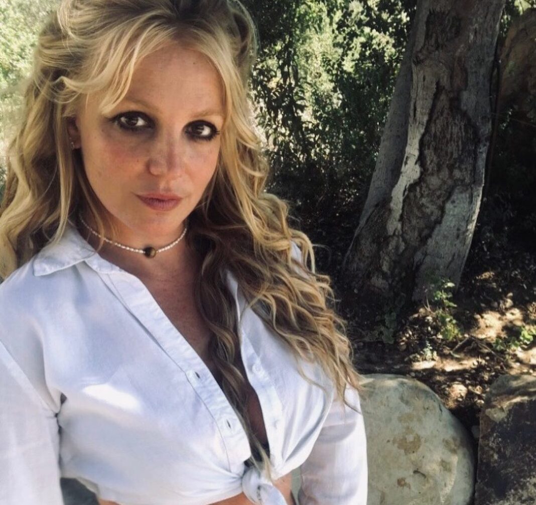 Britney Spears: Σοκάρει η εικόνα της με μώλωπες και χειροπέδες! (Φωτογραφίες)
