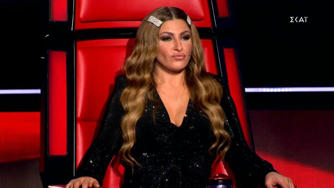 Έλενα Παπαρίζου: Εμφανίστηκε ξανθιά στα live του “The Voice”- Η εντυπωσιακή αλλαγή στα μαλλιά της