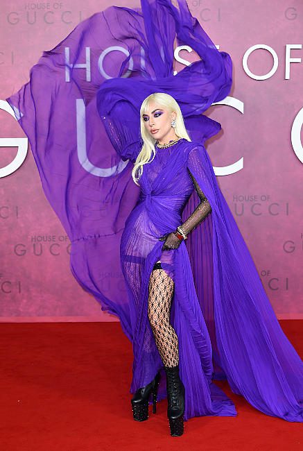 Δες τι φόρεσε η Lady Gaga στις πρώτες εμφανίσεις της για την προώθηση του House of Gucci!