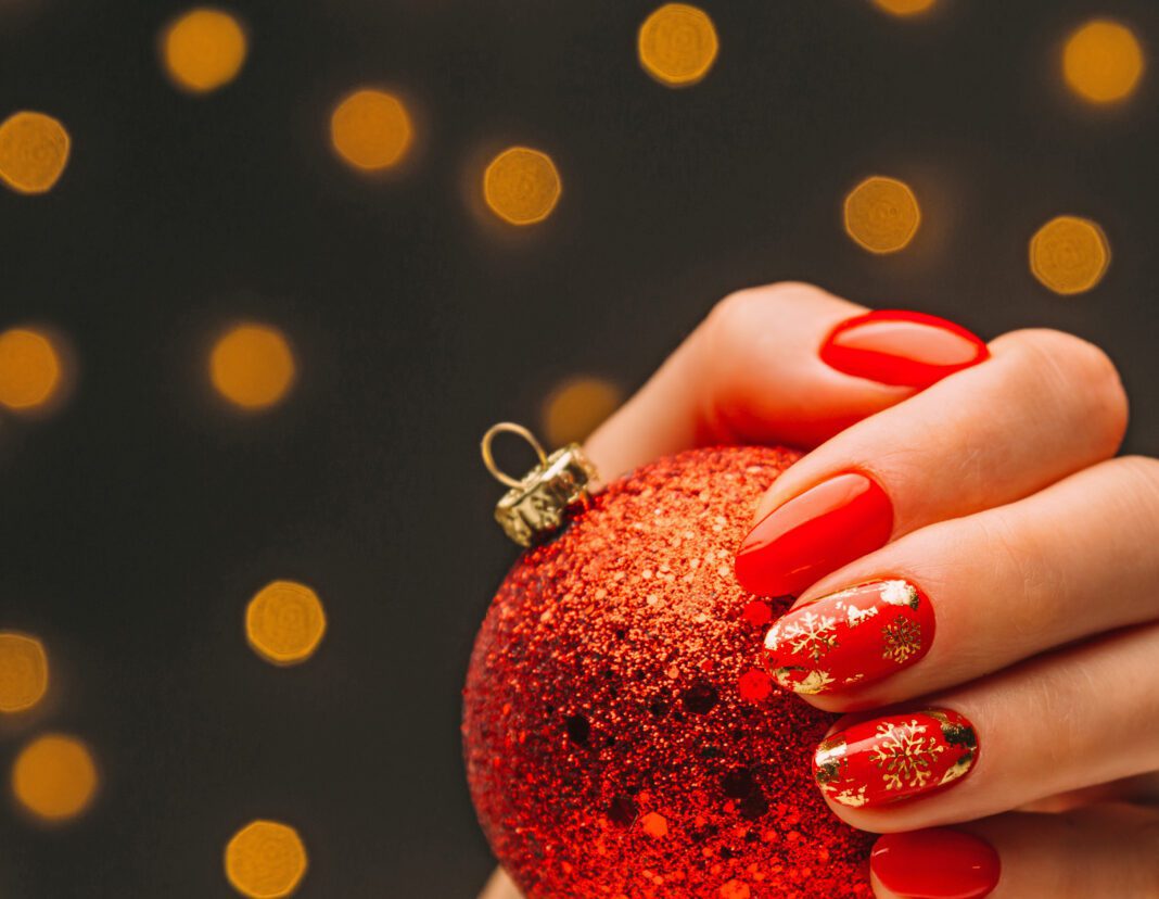 Nail Art: Ιδέες για εντυπωσιακά νύχια για τις γιορτές των Χριστουγέννων!
