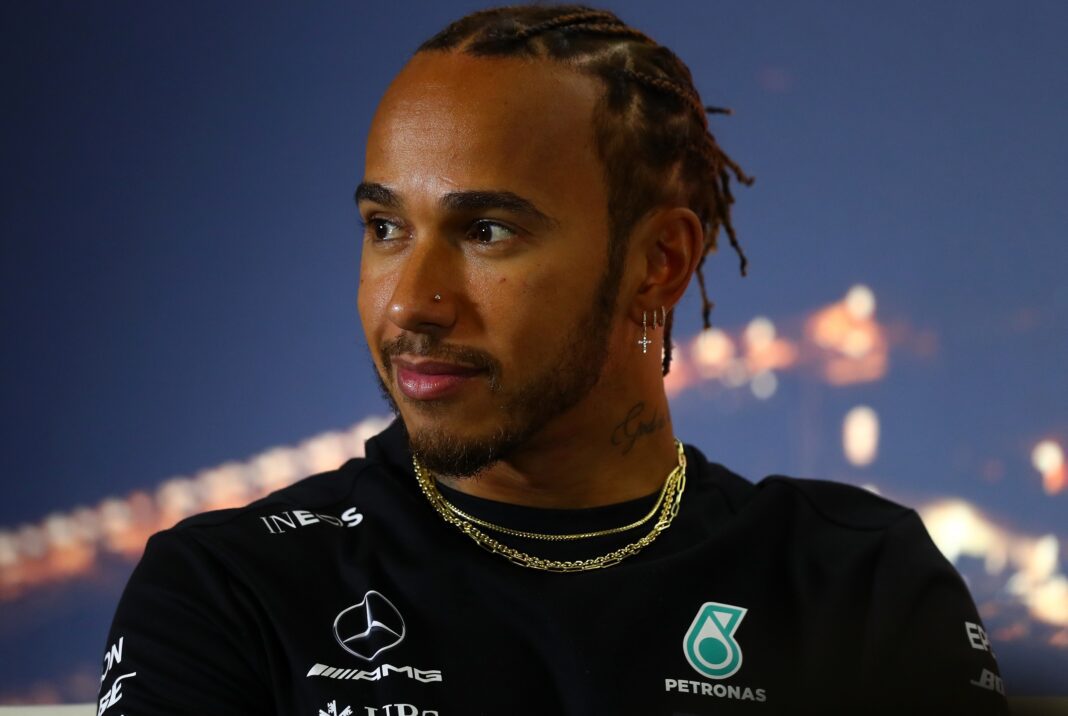 Lewis Hamilton: Χρίστηκε ιππότης από τον Πρίγκιπα Κάρολο
