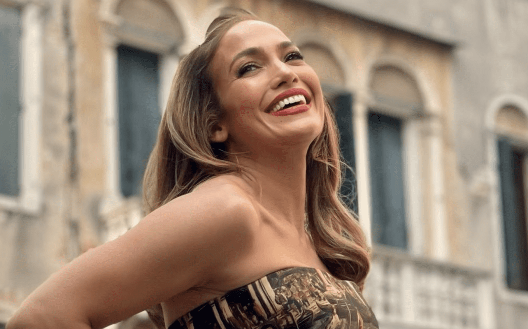 Jennifer Lopez: Το πιο κομψό μανικιούρ για την Πρωτοχρονιά!