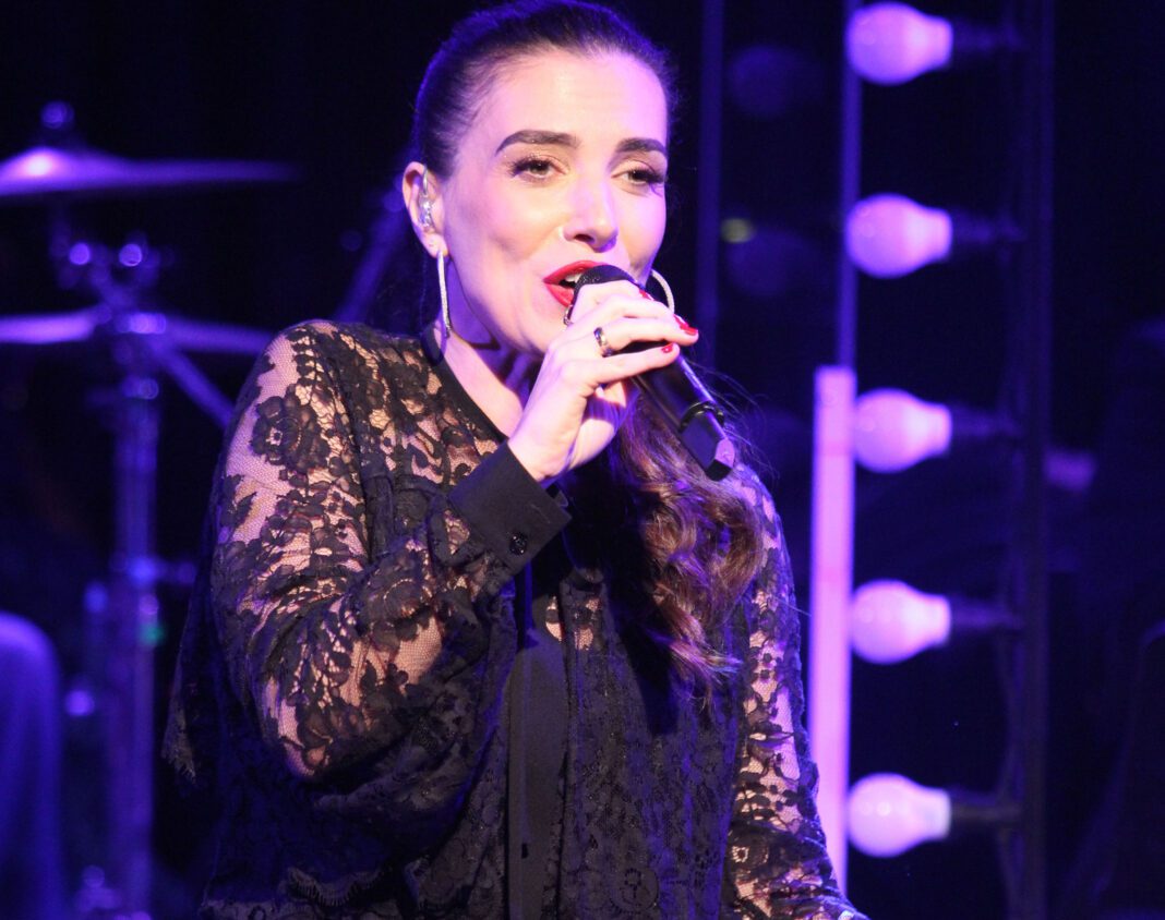 Φωτεινή Δάρρα: Θετική στον κορονοϊό η τραγουδίστρια και η μητέρα της - Η ανακοίνωση στο Instagram