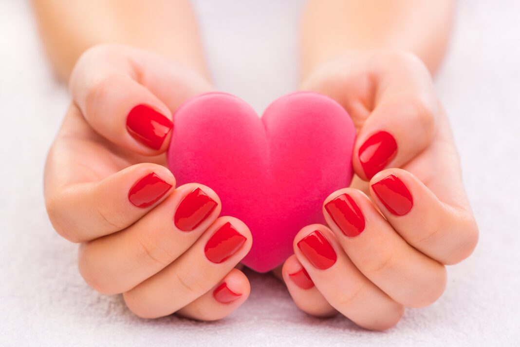 4+1 ρομαντικές ιδέες για νύχια την ημέρα του Αγίου Βαλεντίνου!