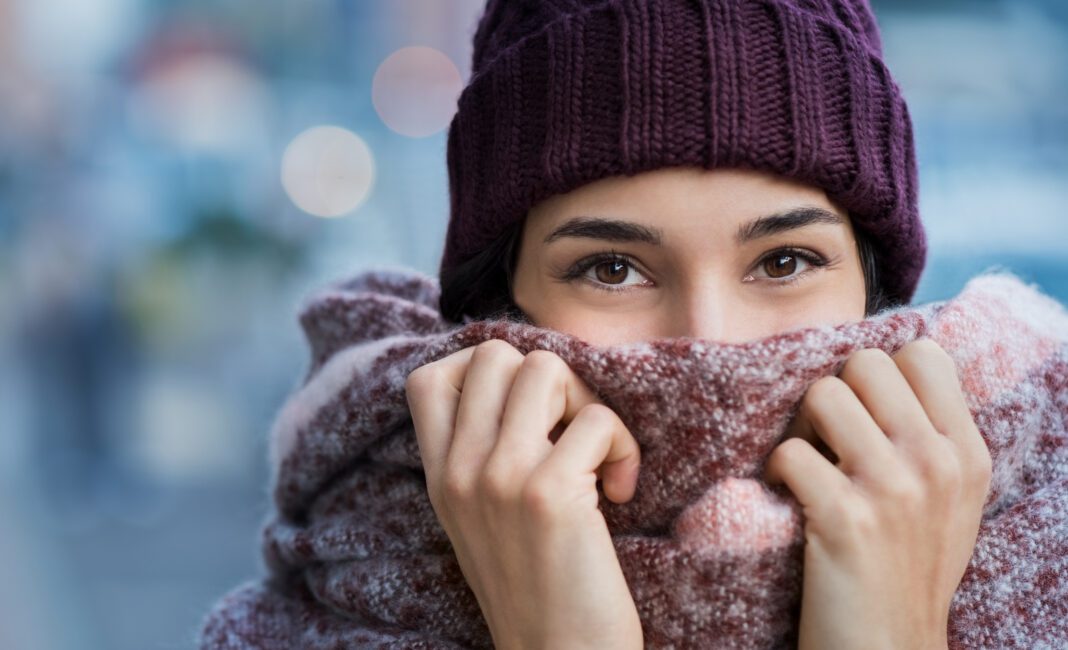 Καπιτονέ Κασκόλ: Η απάντηση της μόδας στις κρύες μέρες του χειμώνα